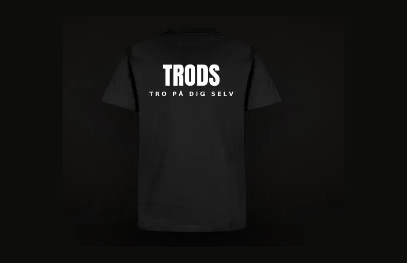 TRODS T-shirt, bagside med TRO PÅ DIG SELV